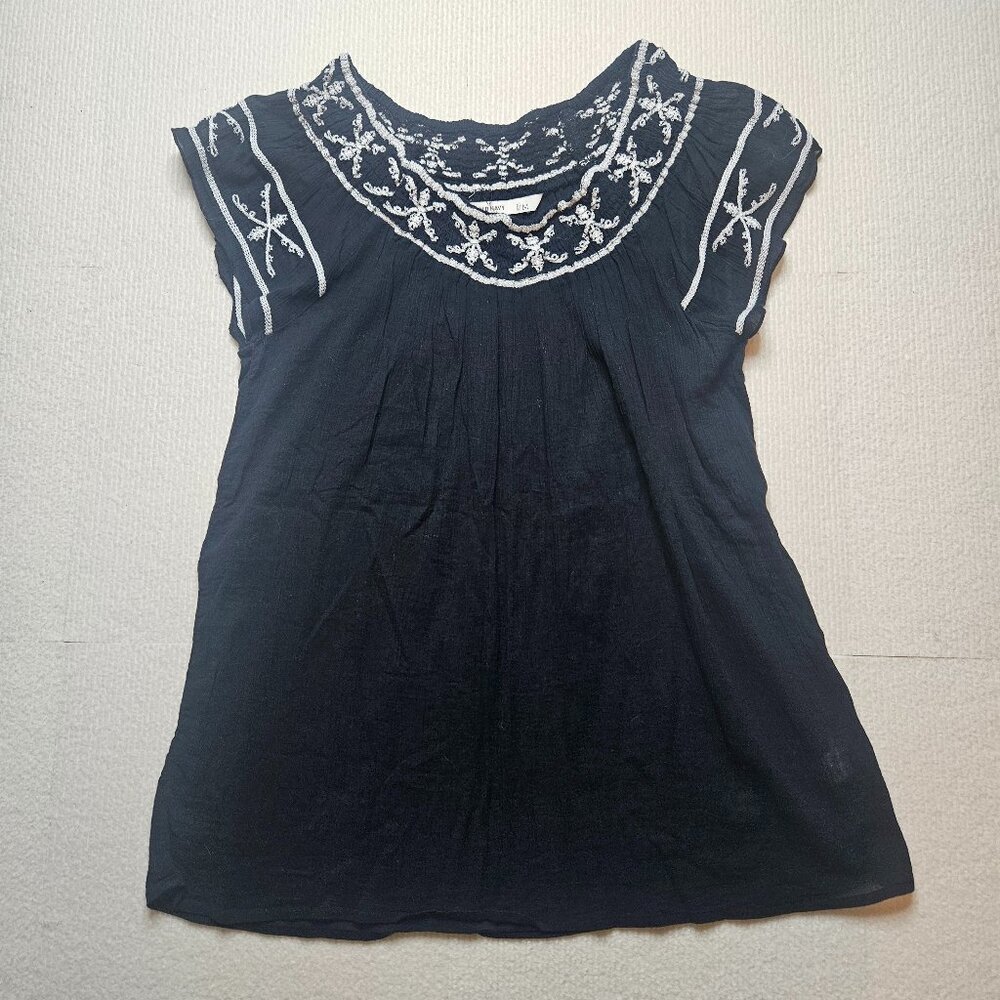 Old Navy black/white boho style top - size Medium